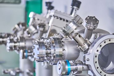 Vacuum chamber with focus on the foreground